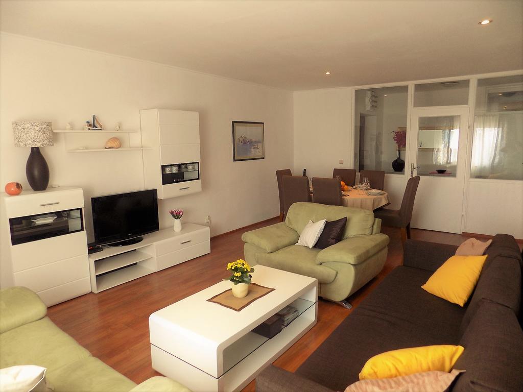 Apartment Anamarija Njivice Buitenkant foto